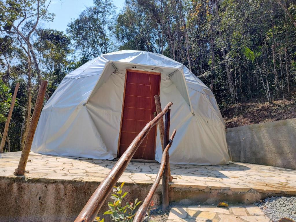 Domo da Mata — vista principal · glamping em Juquitiba, SP